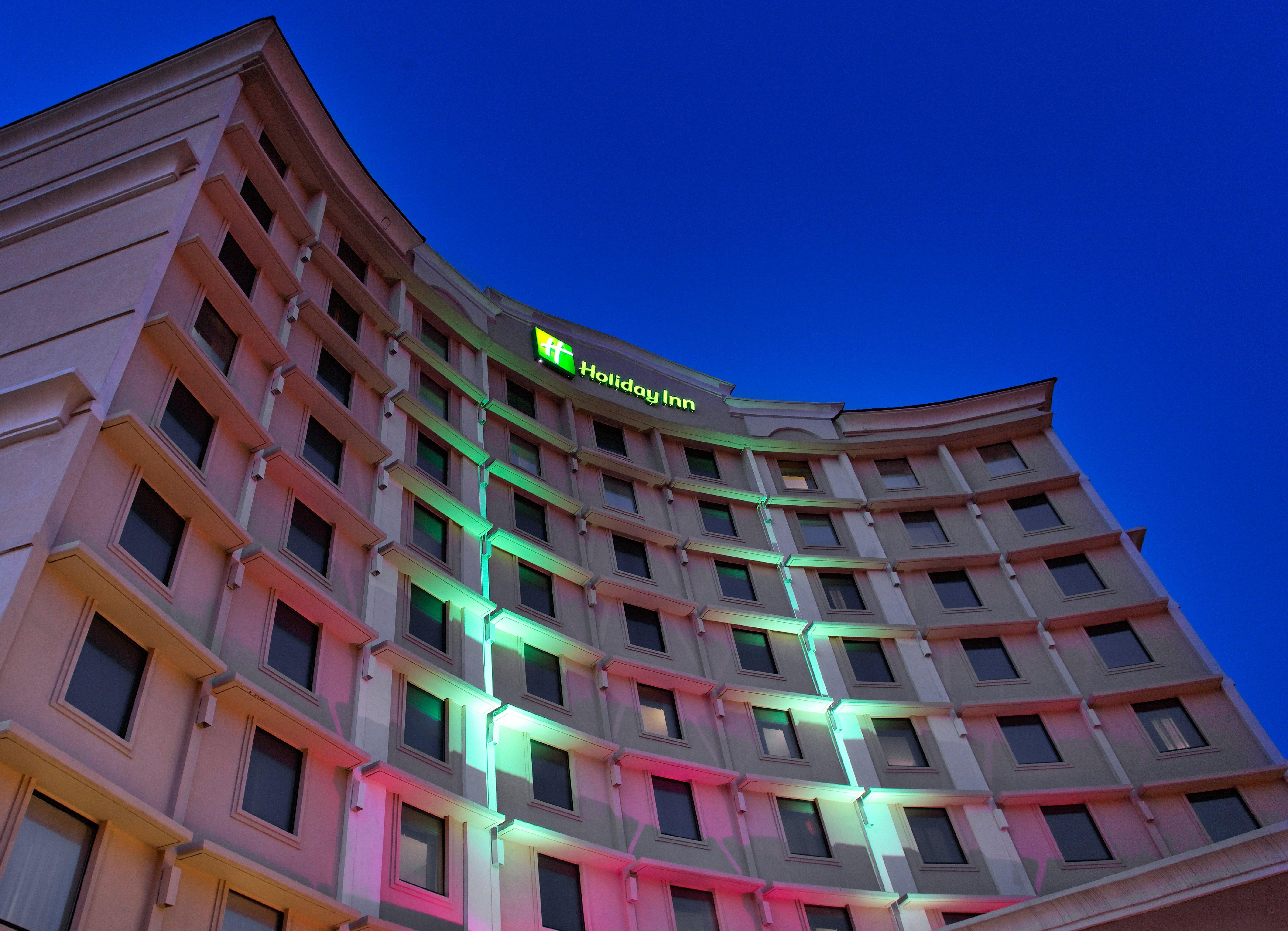 Holiday Inn Express Dallas Market Center, An Ihg Hotel Exterior photo