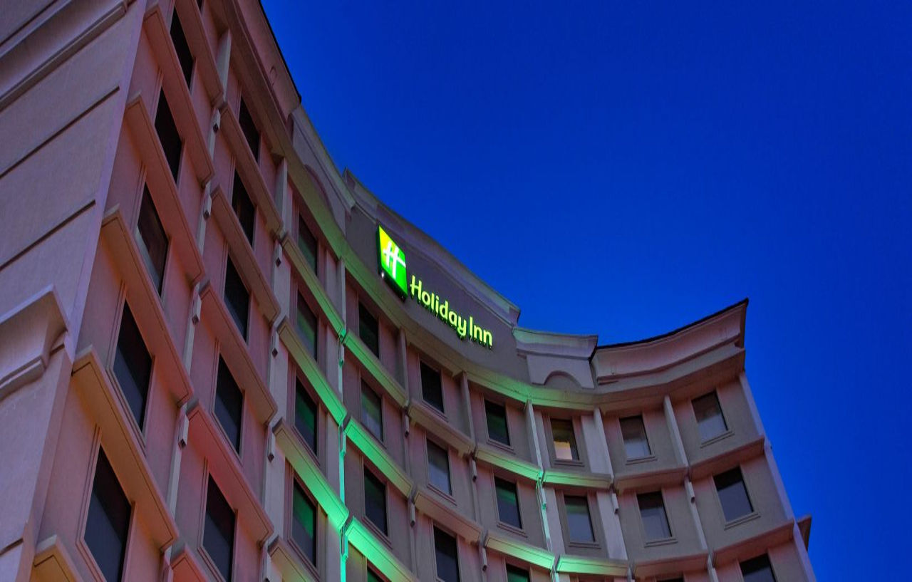 Holiday Inn Express Dallas Market Center, An Ihg Hotel Exterior photo